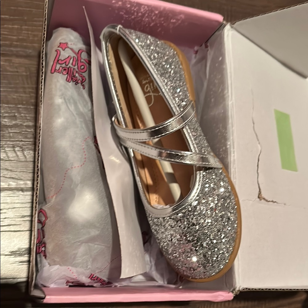 Olivia Miller Silver Dress Shoes with Glitter Finish, T9 Brand New
